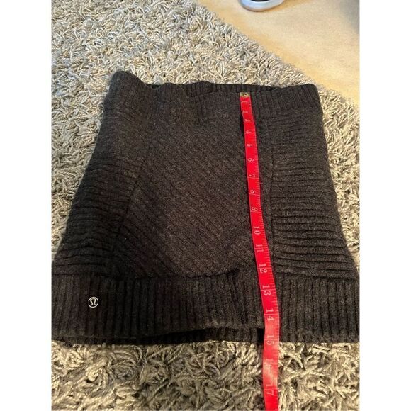 Lululemon Movement Neckwarmer
Heathered Black   - Picture 10 of 12